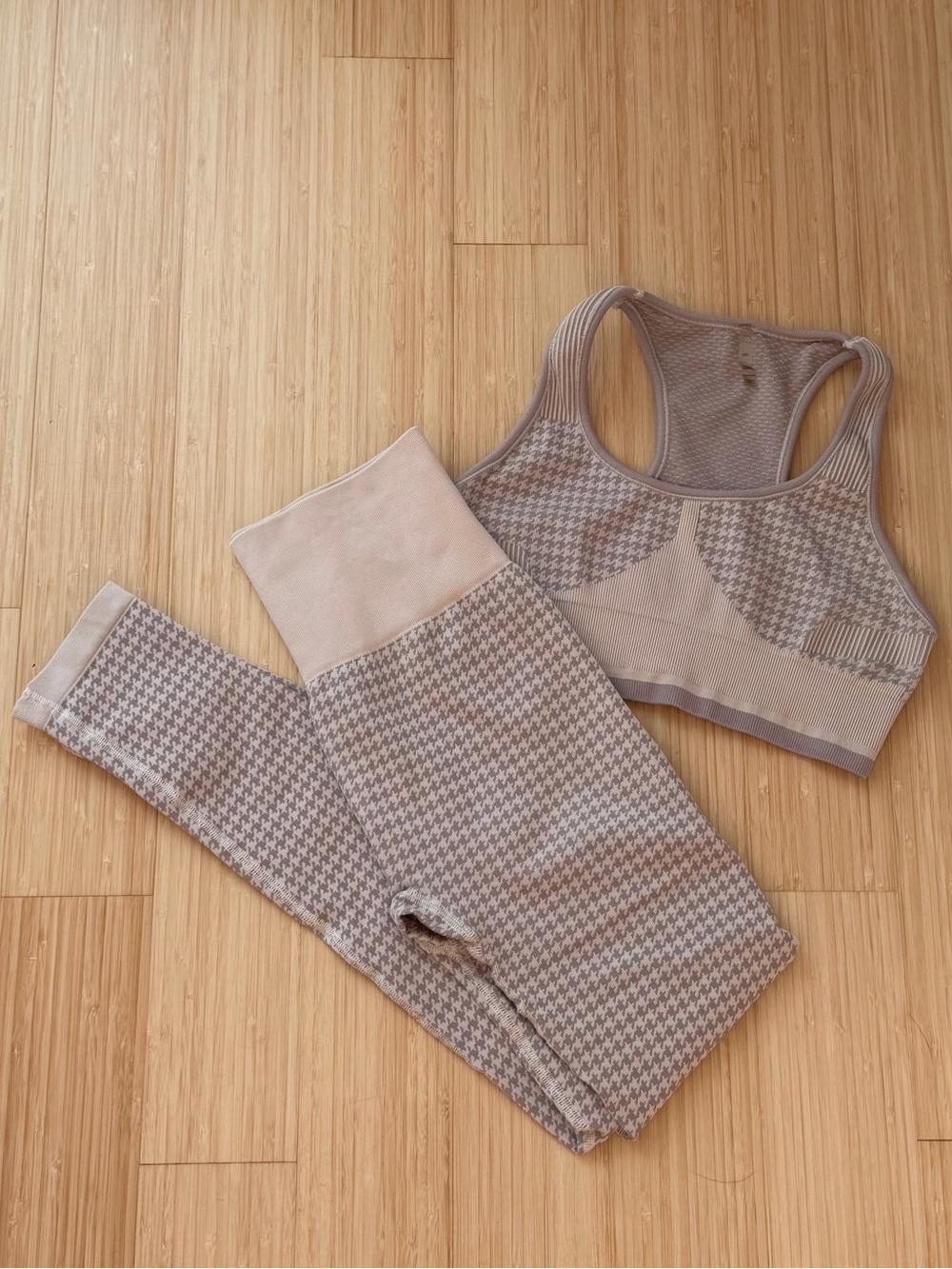 Varley High-Waist Legging/Bra Yoga Set - Taupe Houndstooth Pattern